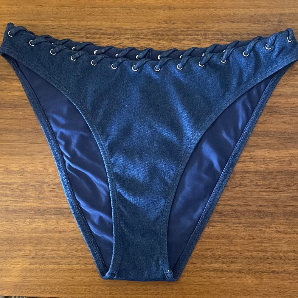 Good American Bikini Brief in Swim Denim Rinse Size L